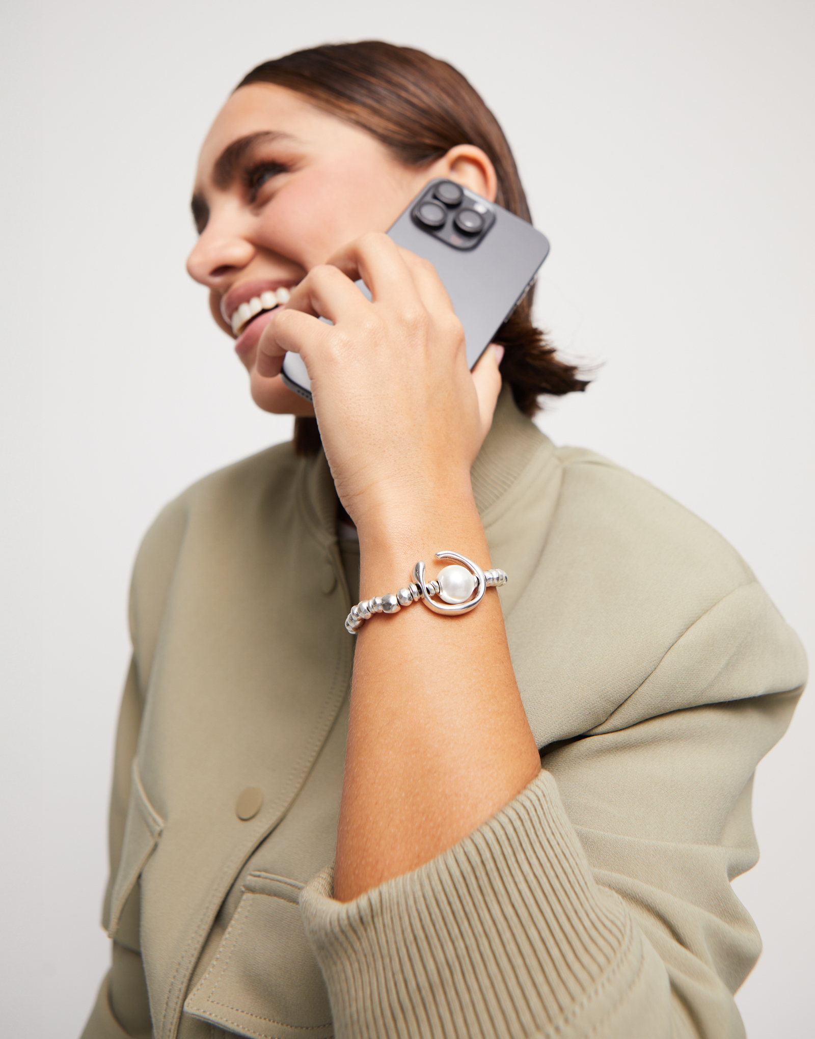 Beaded stretch bracelet with a pearl, Silver, large thumbnail